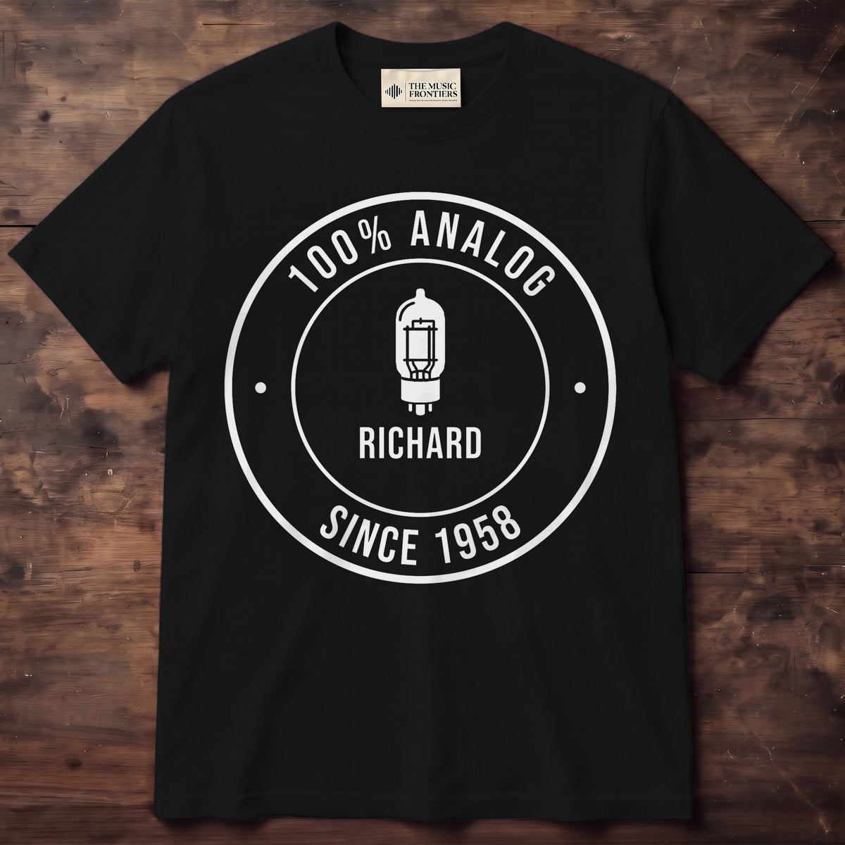 Black shirt with a white round badge: a vacuum tube, the name RICHARD and 100% Analog Since 1958